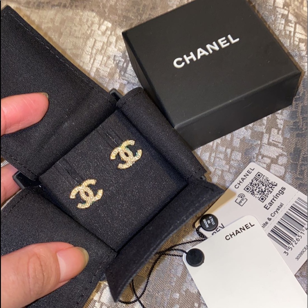 Chanel CC earrings